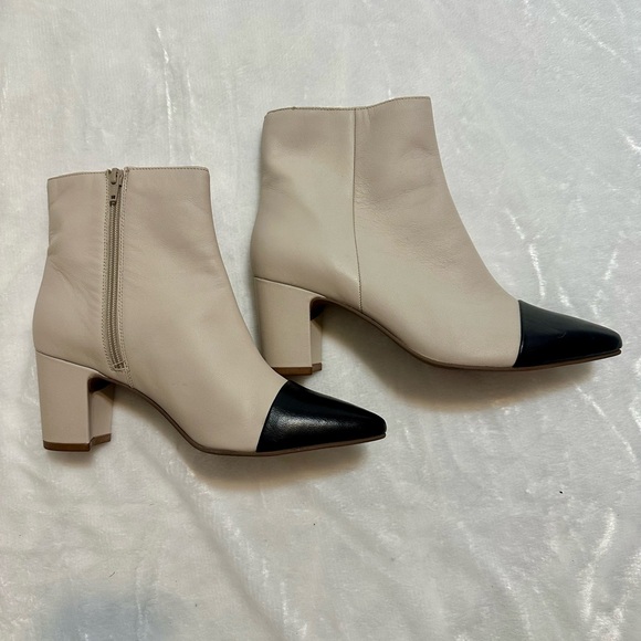 Seychelles No One Like You Off White or Taupe and Black Leather Ankle Boots - 10 - Picture 3 of 6